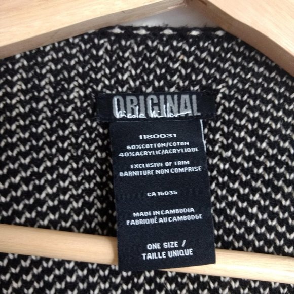 Original Nicole Miller Shawl - Picture 2 of 3